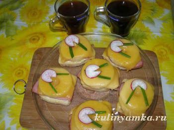 Бутерброд с ветчиной и ананасом