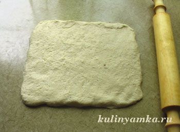 Пласт теста для печенья с сыром