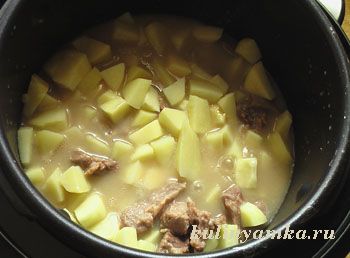 Картофель в мультиварке с мясом и луком