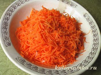 Натертая морковь для салата