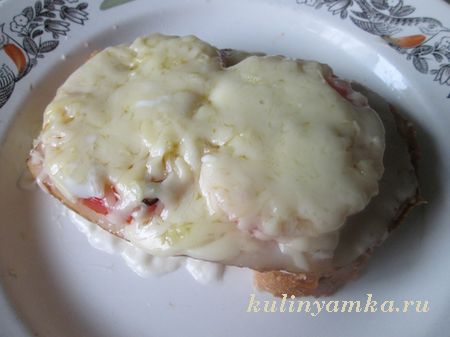 Бутерброд с бужениной и помидором